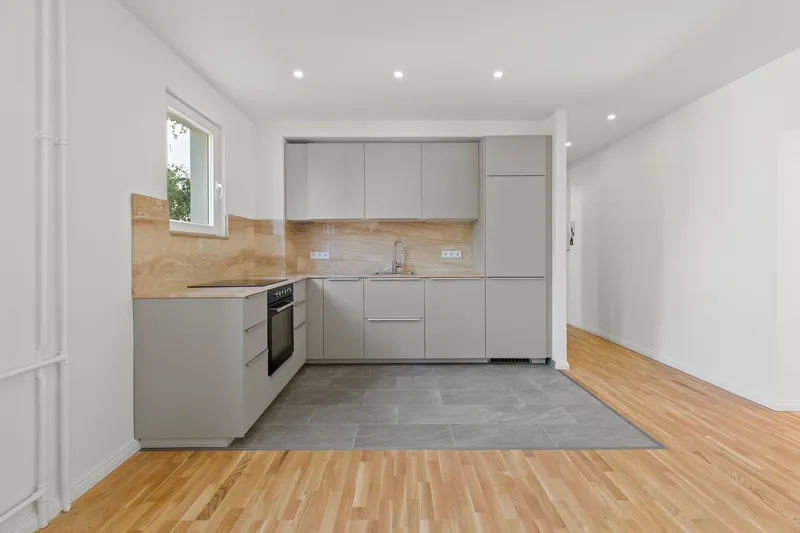 *Sanierte voll möblierte 2-Zimmerwohnung am Ku’damm* — photo 1